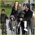 angelina-jolie-brad-pitt-family-stroll