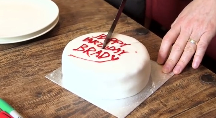 best-way-cut-cake