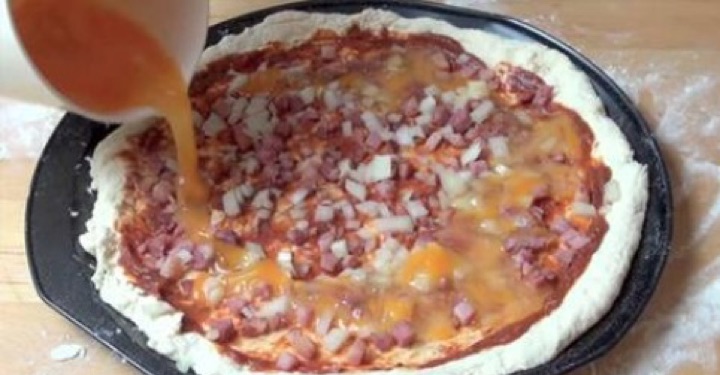 Aussie Bacon and Egg Pizza